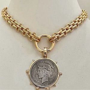 ❤️❤️VINTAGE LARGE COIN PENDENT NECKLACE ❤️❤️